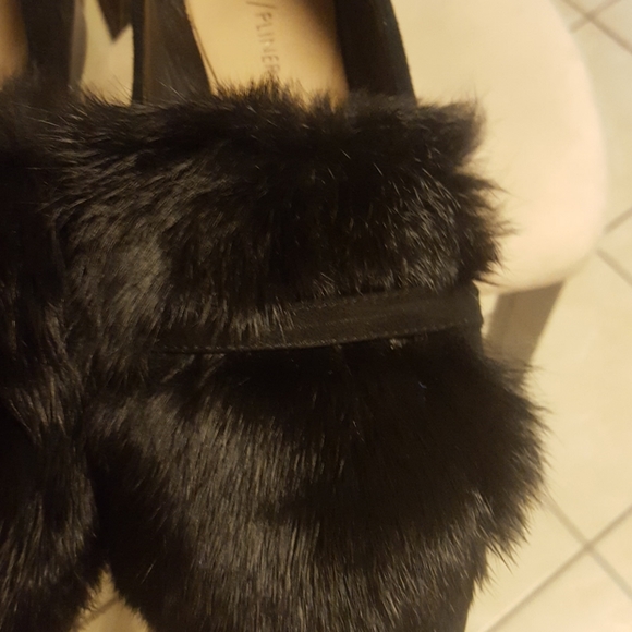 Donald pliner black suede and rabbit fur flats - Picture 3 of 5
